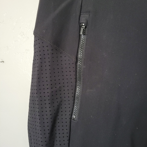 Athleta Stellar Small Black Cropped Athletic Pants Mesh Sides Zipper Pockets - Picture 3 of 7